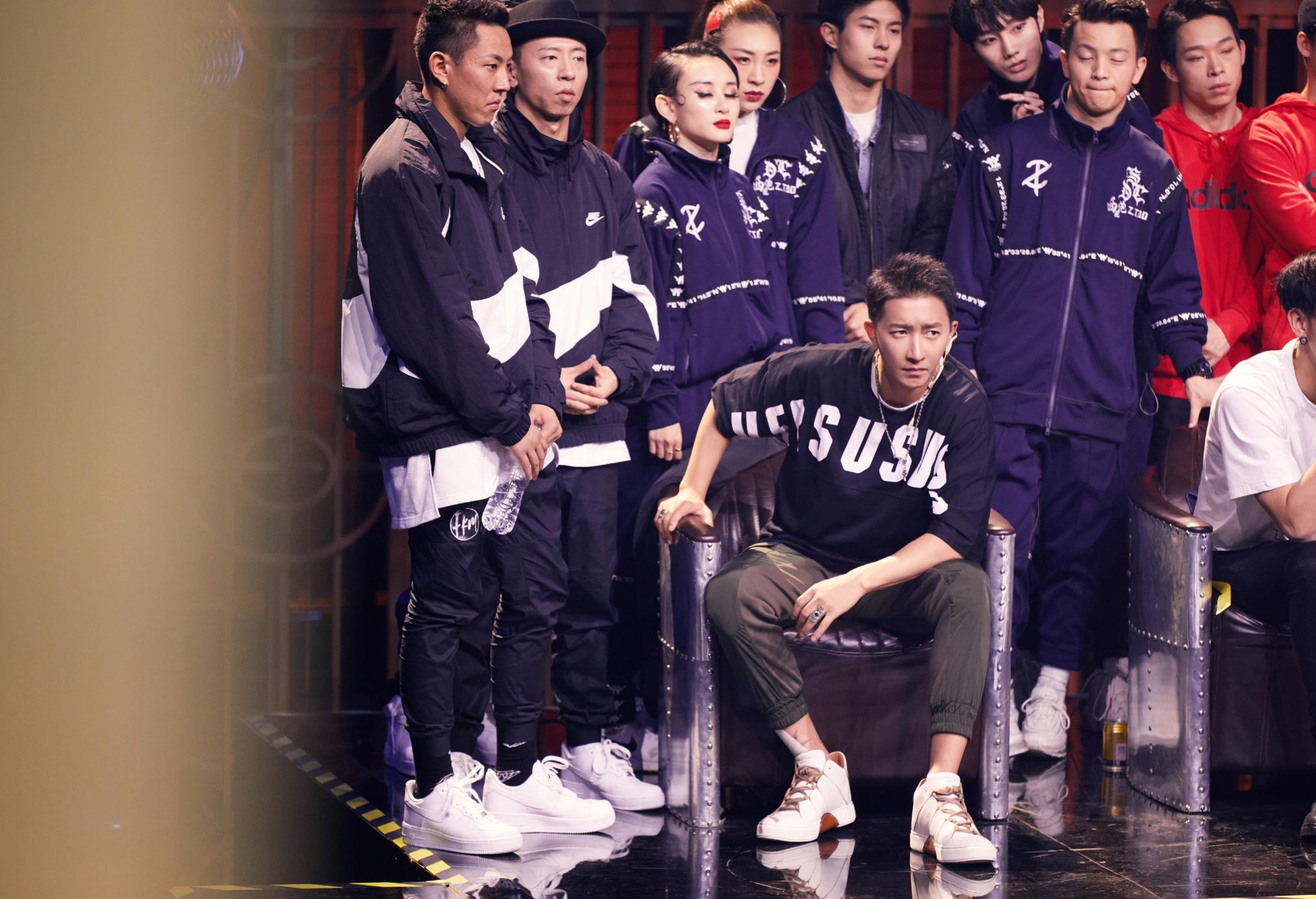 包含清晨圣安东尼奥马刺备战社区盾,遗憾出局细节曝光,信心回归,训练强度明显提升的词条 包含清晨圣安东尼奥马刺备战社区盾,遗憾出局细节曝光,信心回归,训练强度明显提升的词条